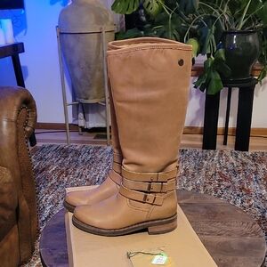Bussola knee-high leather boots size 9 in  the color toffee